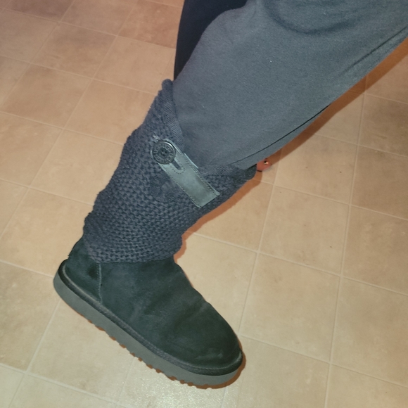 Uggs - Picture 2 of 8